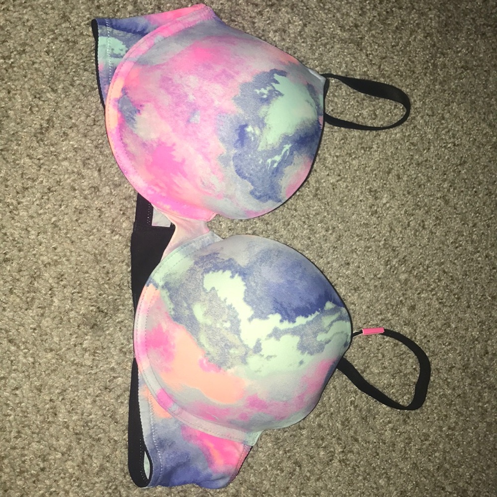 PINK Victoria’s Secret Bra 36C never worn.
